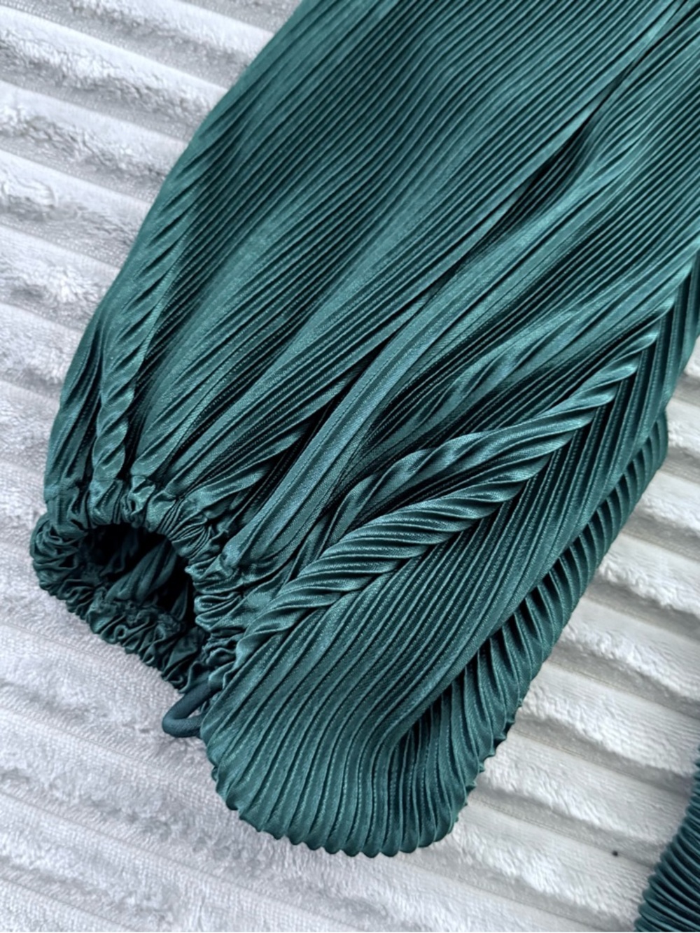 Lucy in the Sky One-Shoulder Hunter Ruched Mini Dress (Green) - Picture 6 of 7